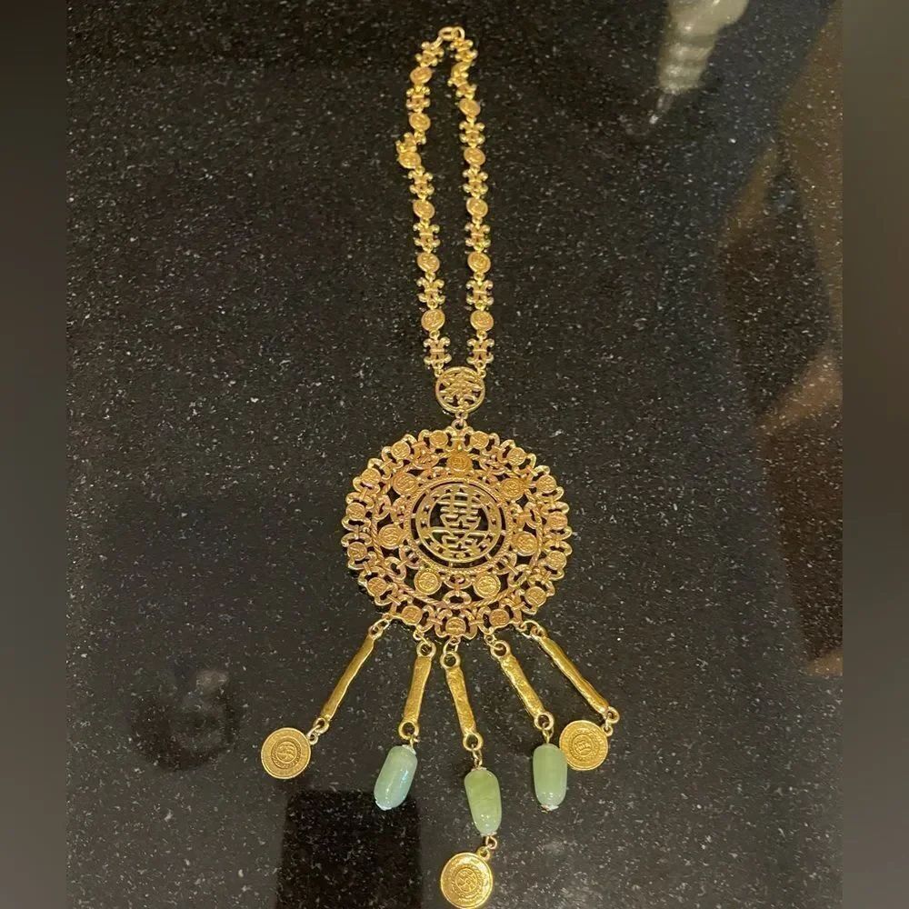 Elegant Gold and Green Pendant Necklace